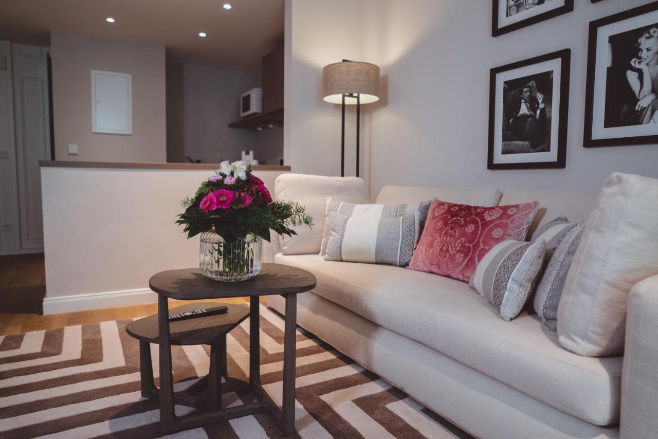 Vila Vita Rosenpark Marburg Extérieur photo A living room in a serviced apartment in London