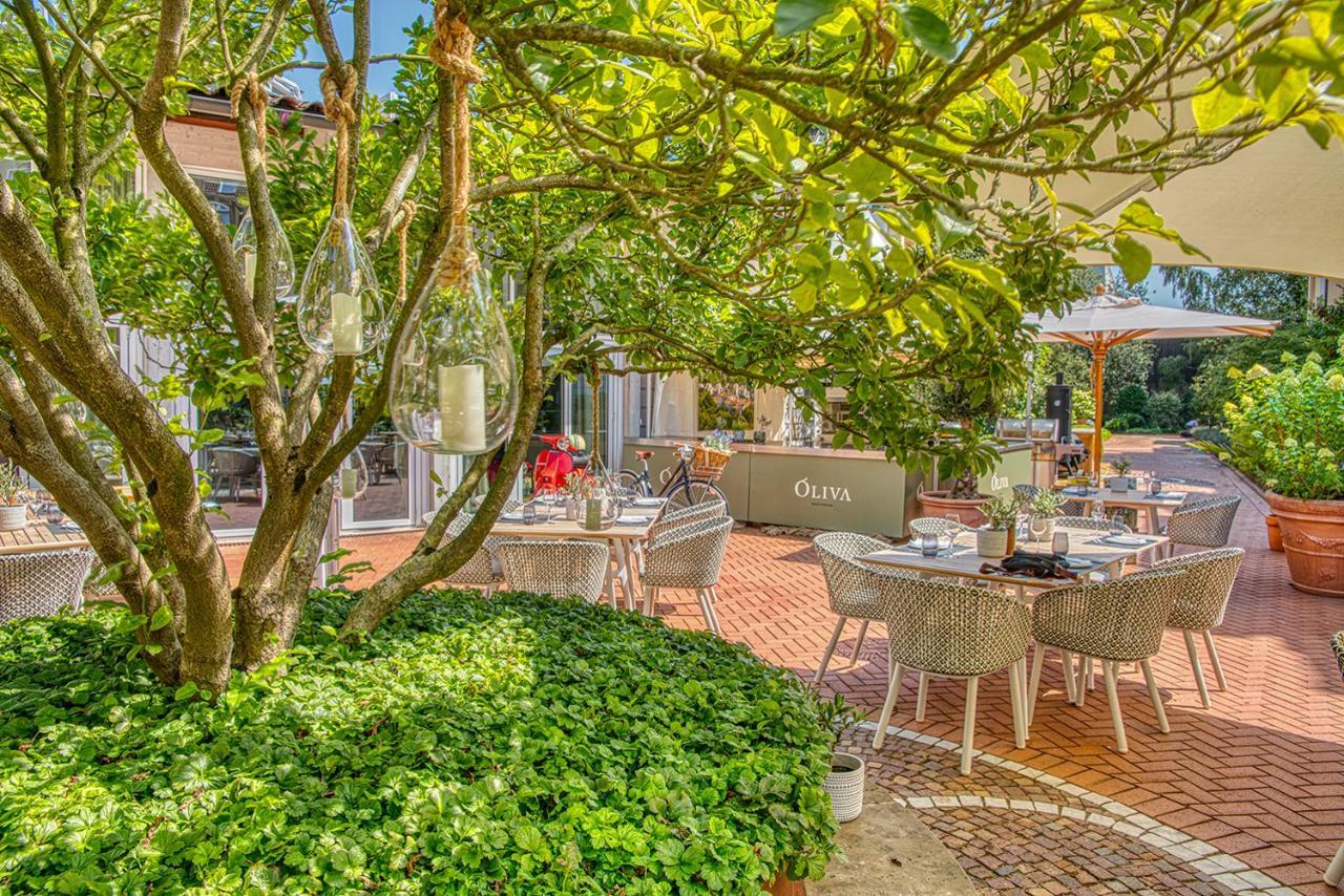 Vila Vita Rosenpark Marburg Extérieur photo The garden of the restaurant