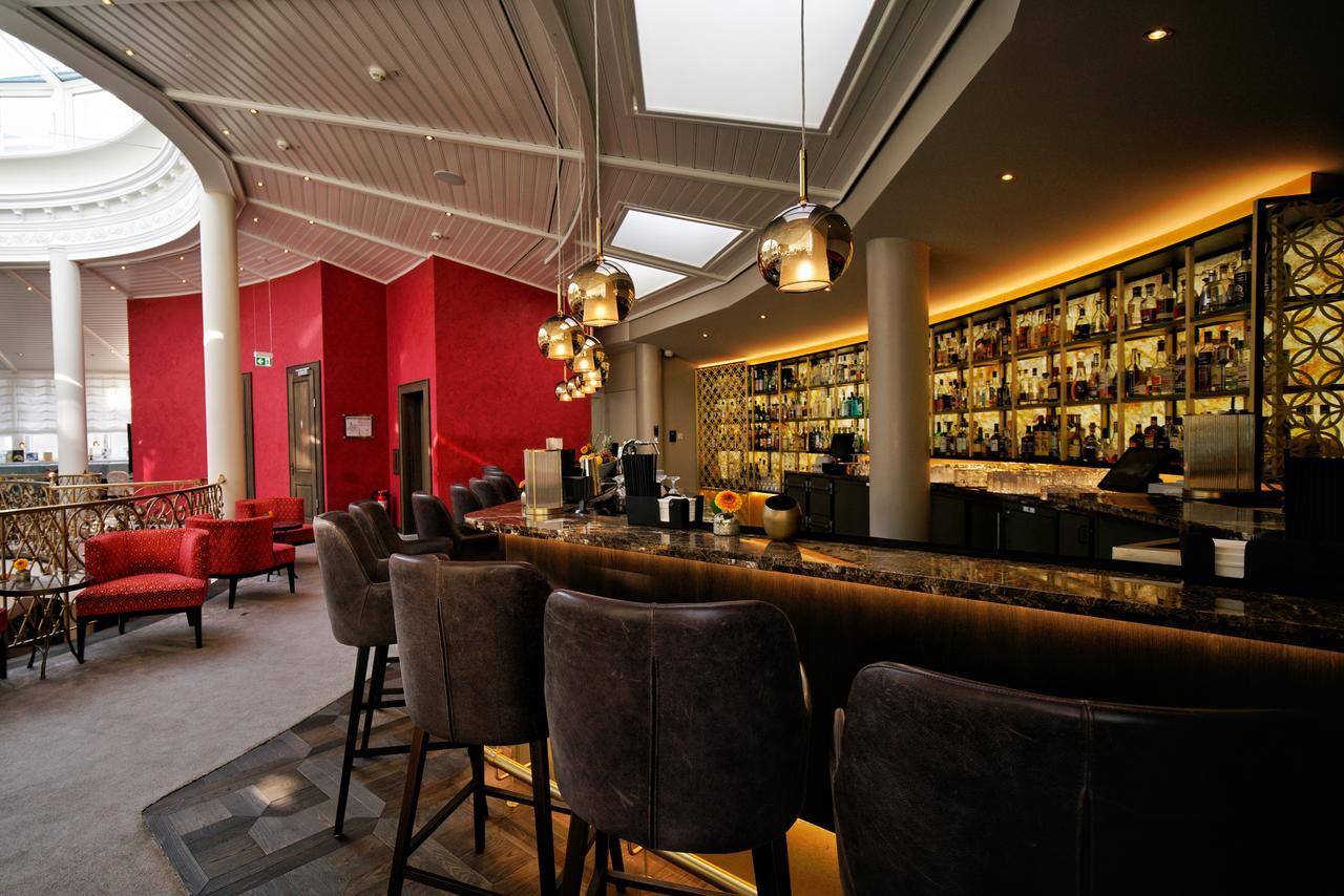 Vila Vita Rosenpark Marburg Extérieur photo The bar at the 100 Queen's Gate