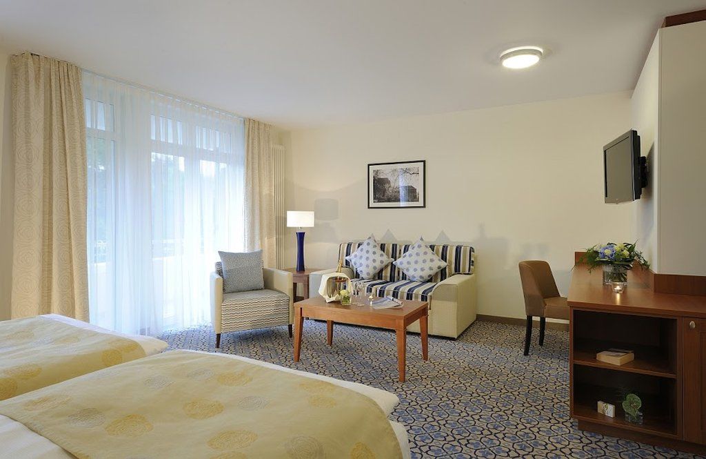 Vila Vita Rosenpark Marburg Extérieur photo A typical hotel room